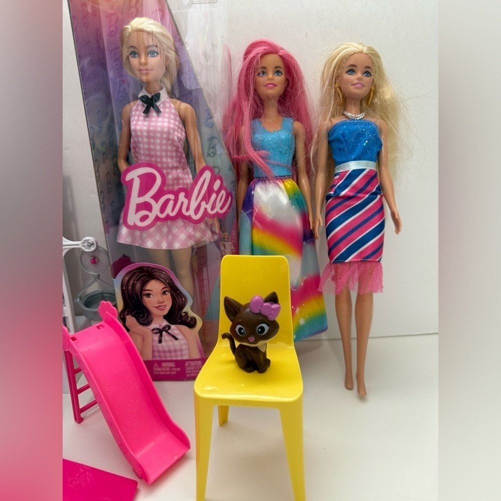 Assorted Barbie Bundle - Picture 5 of 13